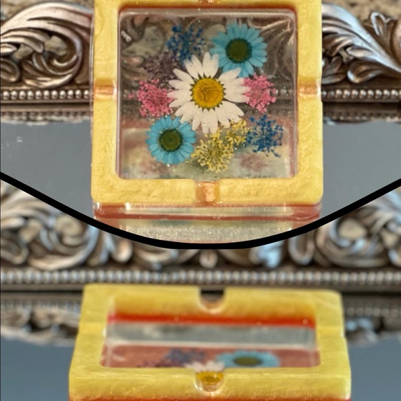 Yellow crystal ashtray with flowers handmade - Picture 4 of 4